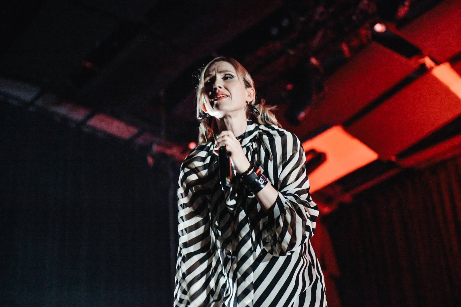 Mother Mother otevřeli Praze svá srdce