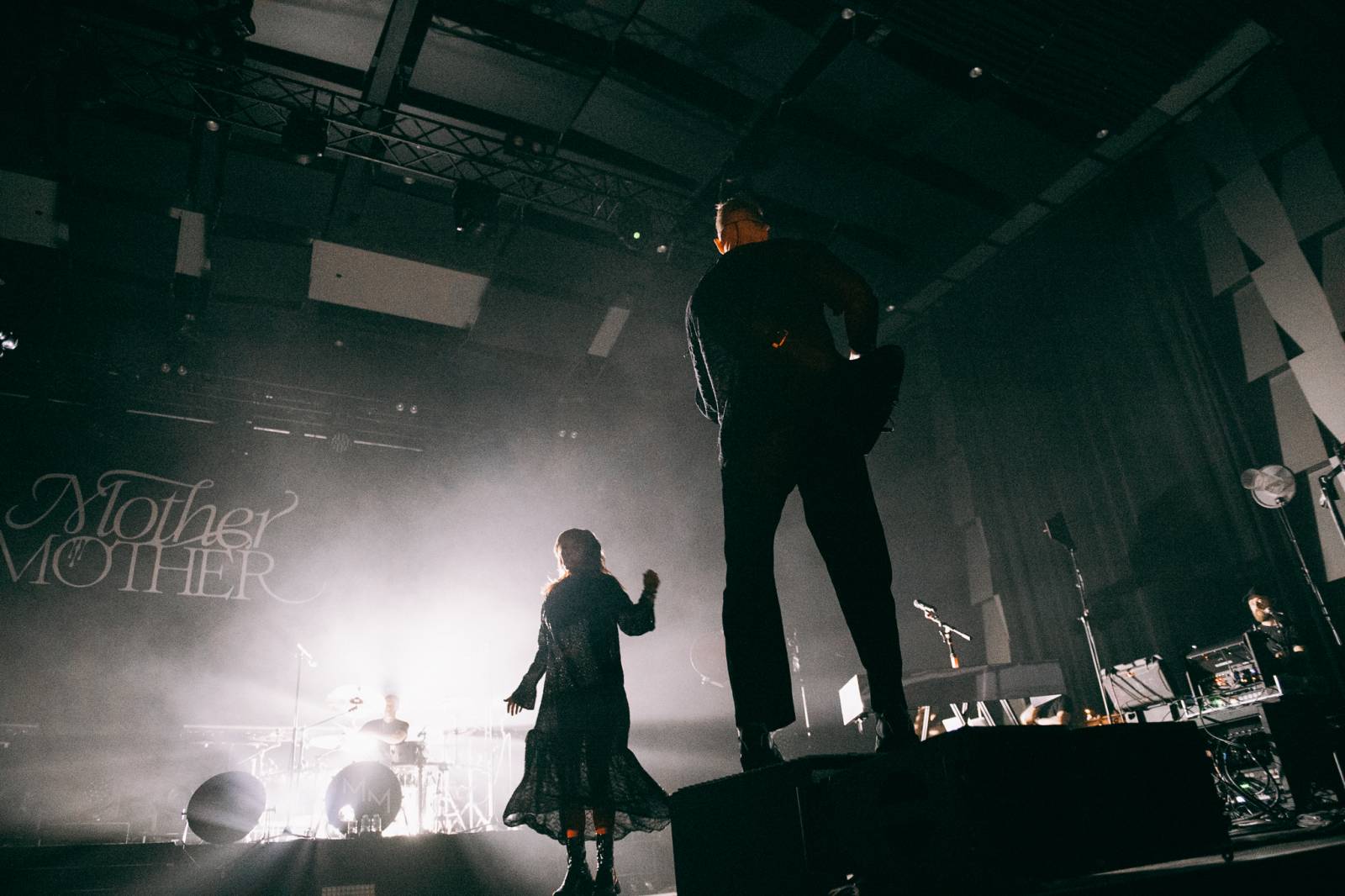 Mother Mother otevřeli Praze svá srdce