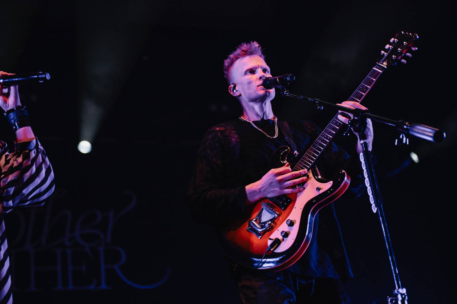 Mother Mother otevřeli Praze svá srdce