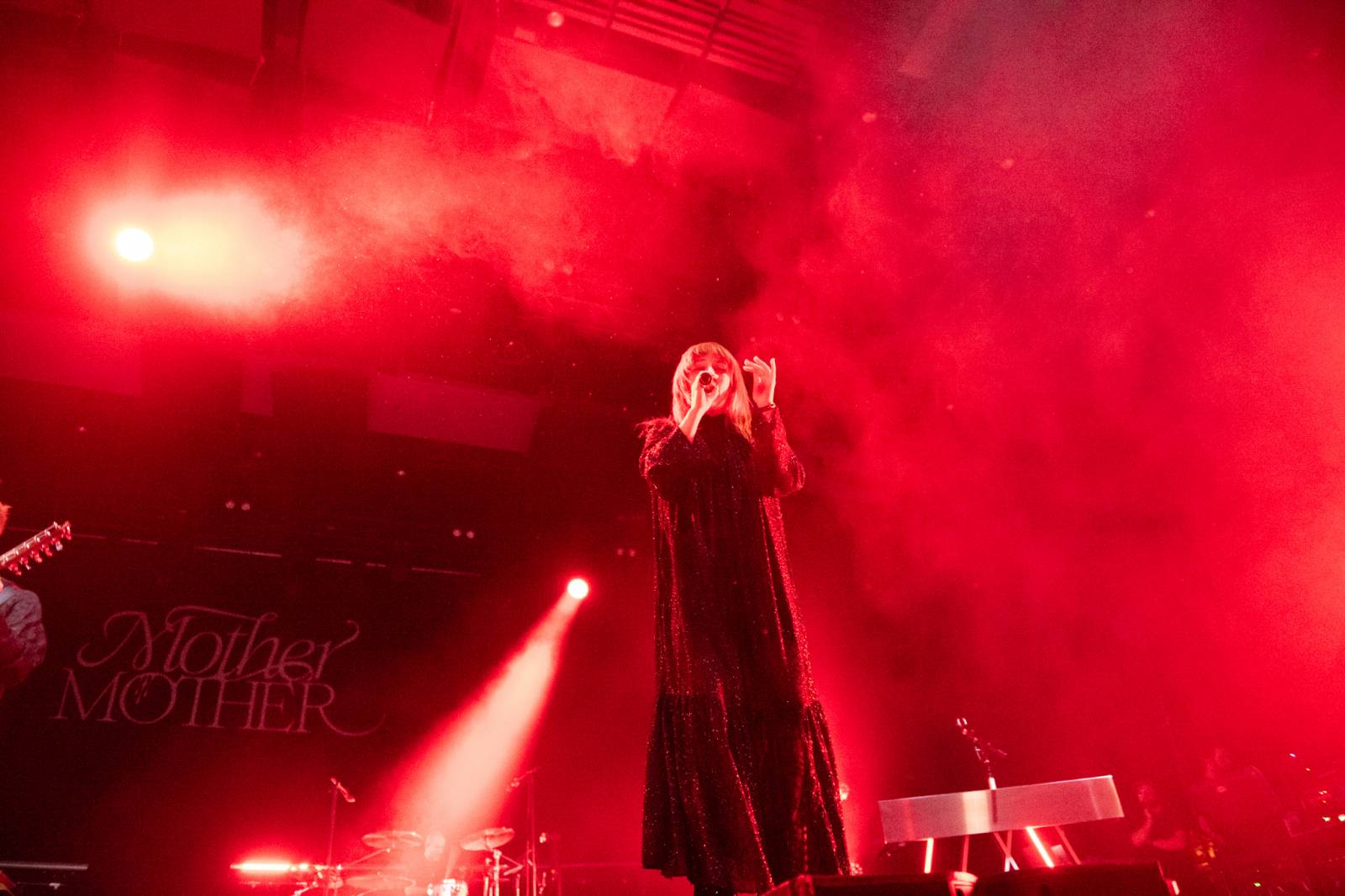 Mother Mother otevřeli Praze svá srdce