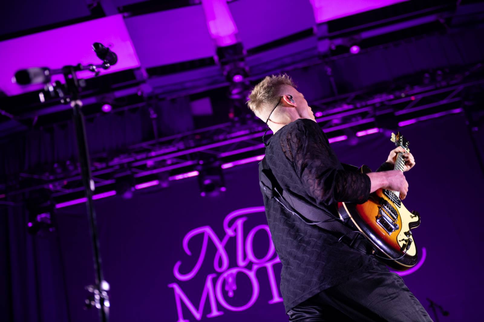 Mother Mother otevřeli Praze svá srdce