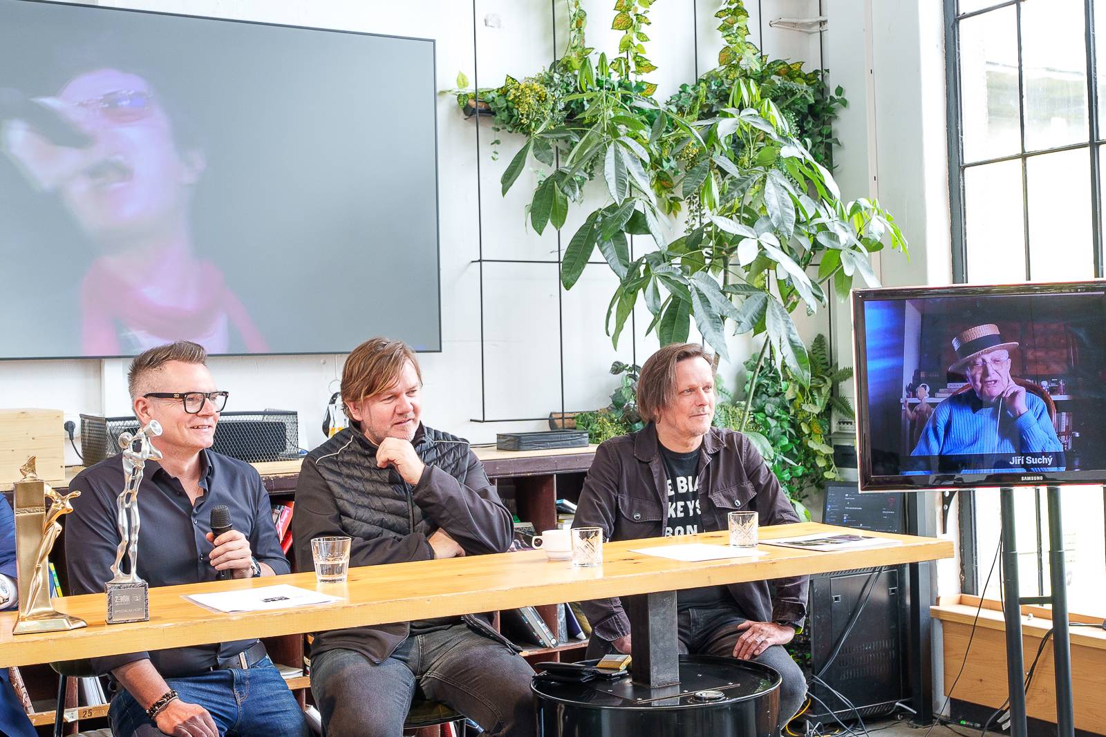Jiří Suchý a Michal Malátný se na Žebříku setkají na jednom pódiu. Na předávání cen pozval i Michal Hrůza