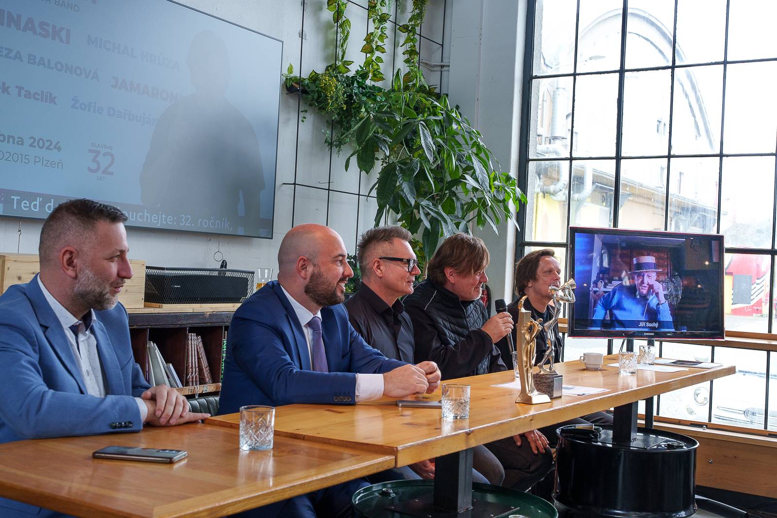 Jiří Suchý a Michal Malátný se na Žebříku setkají na jednom pódiu. Na předávání cen pozval i Michal Hrůza