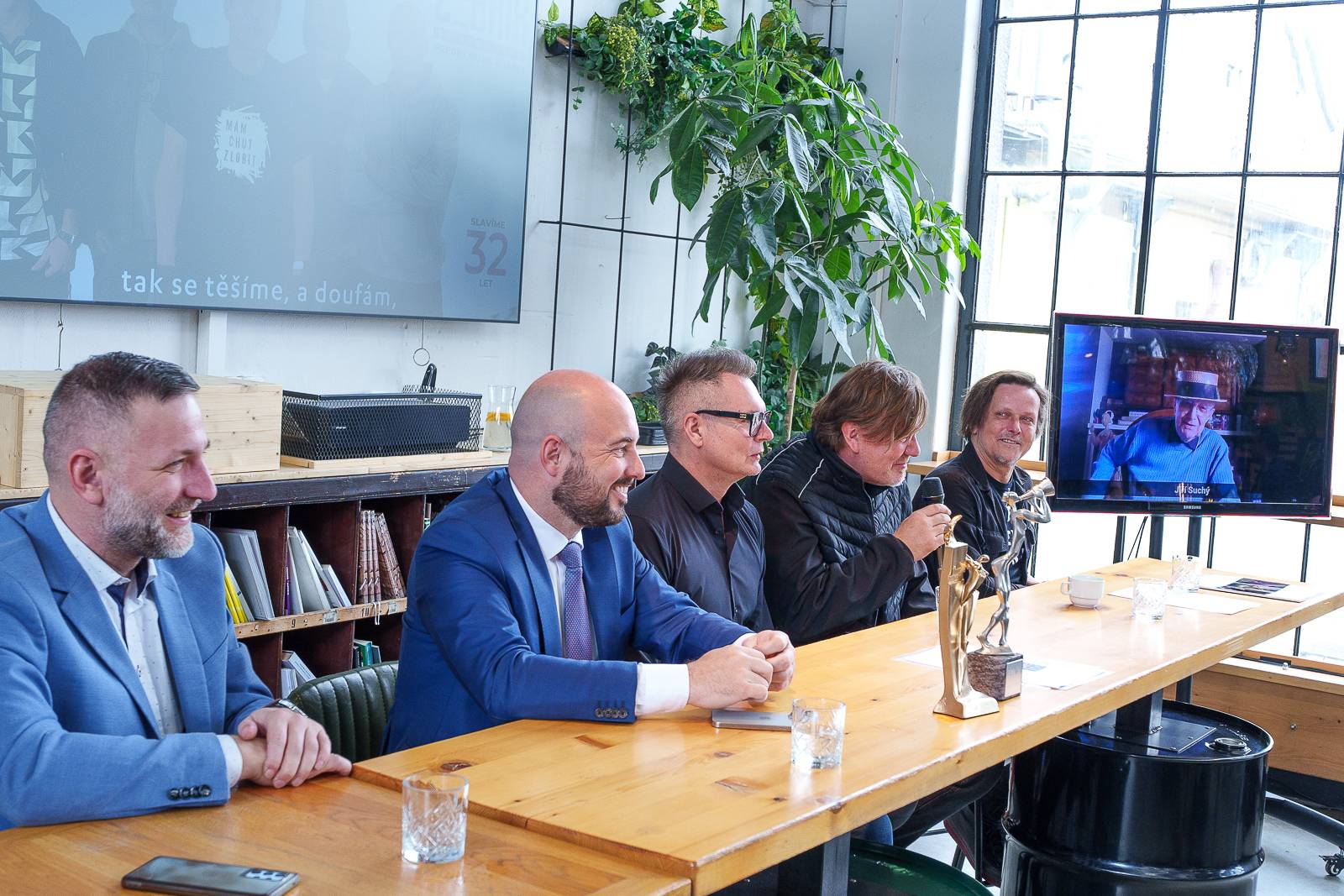 Jiří Suchý a Michal Malátný se na Žebříku setkají na jednom pódiu. Na předávání cen pozval i Michal Hrůza