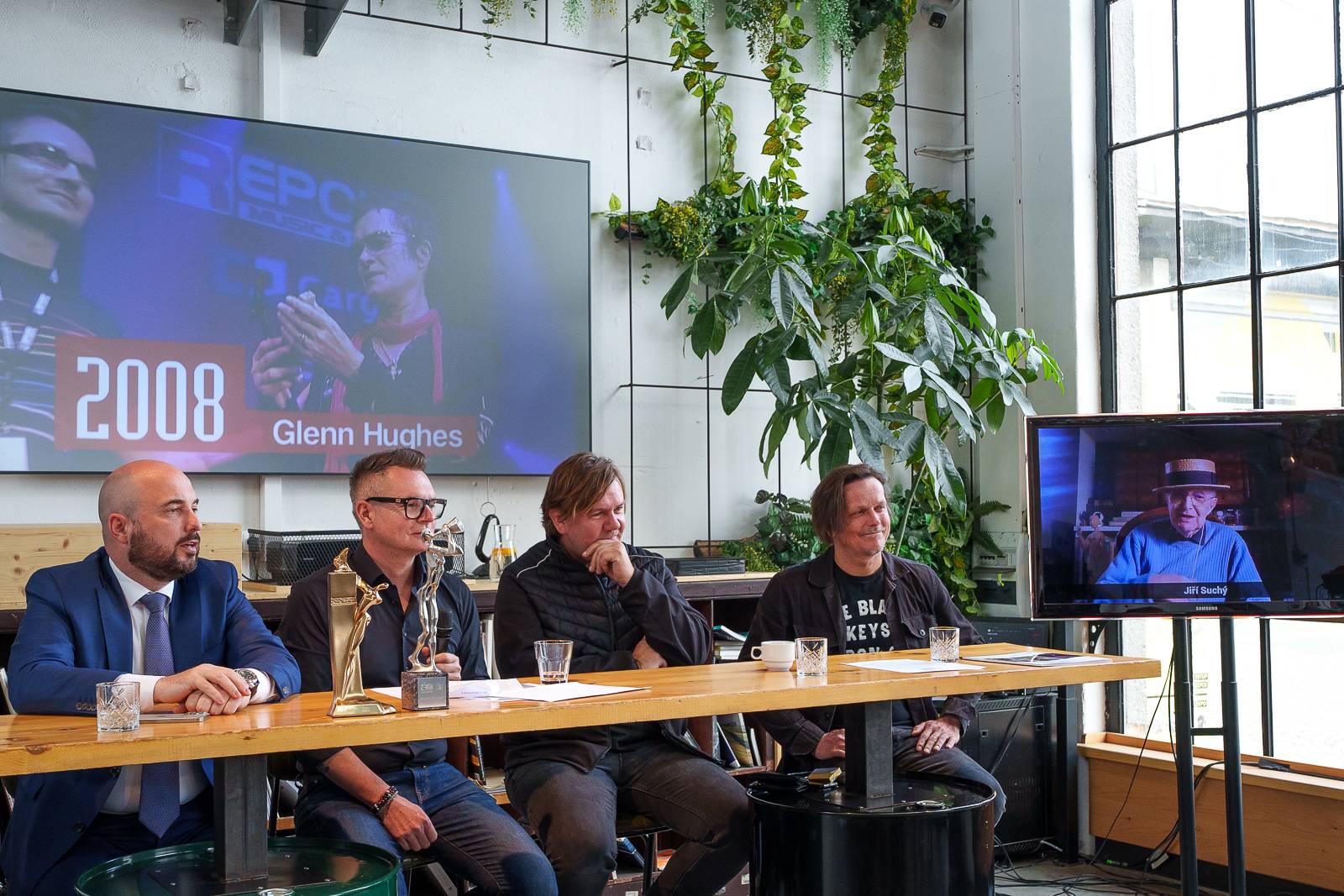 Jiří Suchý a Michal Malátný se na Žebříku setkají na jednom pódiu. Na předávání cen pozval i Michal Hrůza