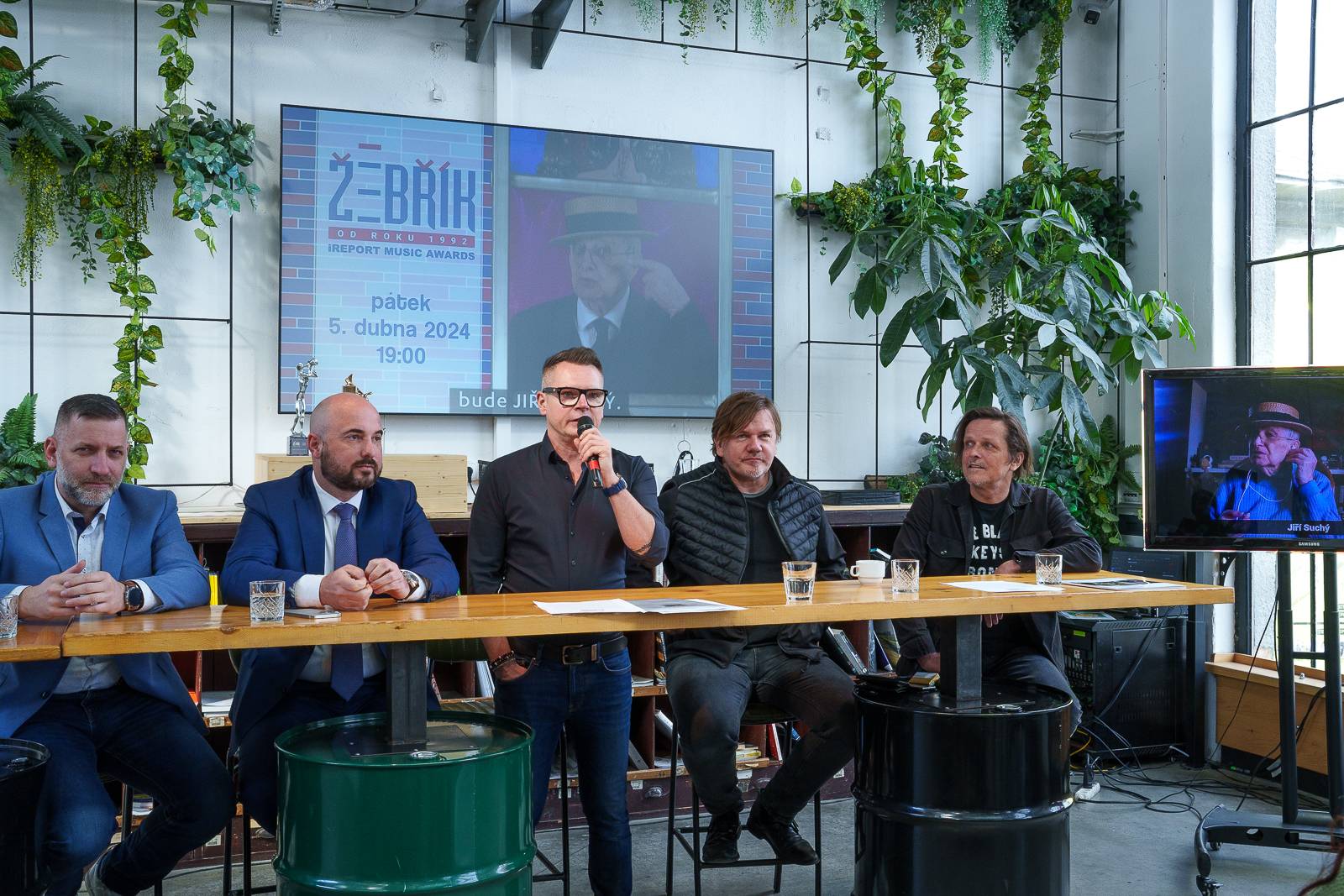 Jiří Suchý a Michal Malátný se na Žebříku setkají na jednom pódiu. Na předávání cen pozval i Michal Hrůza