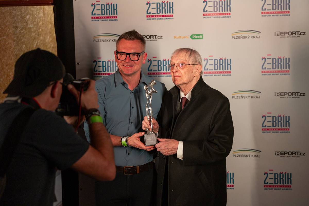 Jiří Suchý převzal na Žebříku speciální cenu a zaskvěl se exkluzivním vystoupením