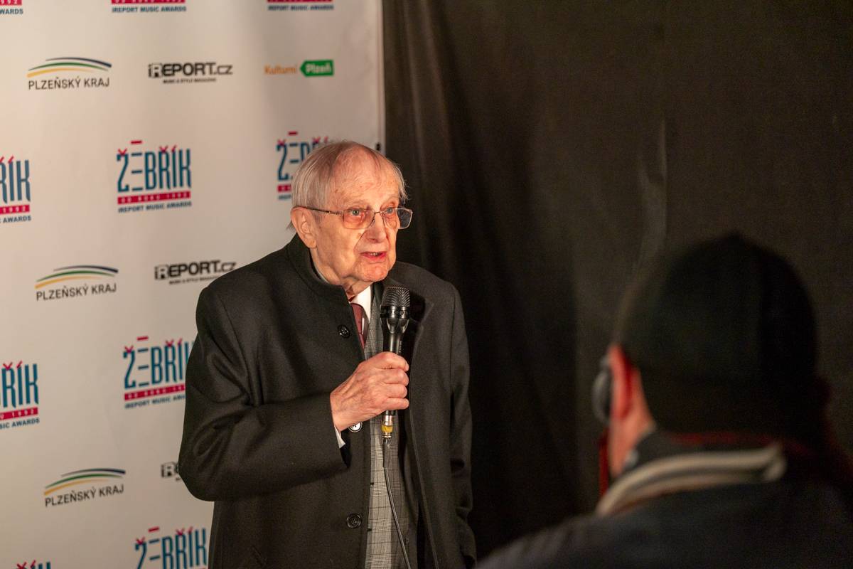 Jiří Suchý převzal na Žebříku speciální cenu a zaskvěl se exkluzivním vystoupením