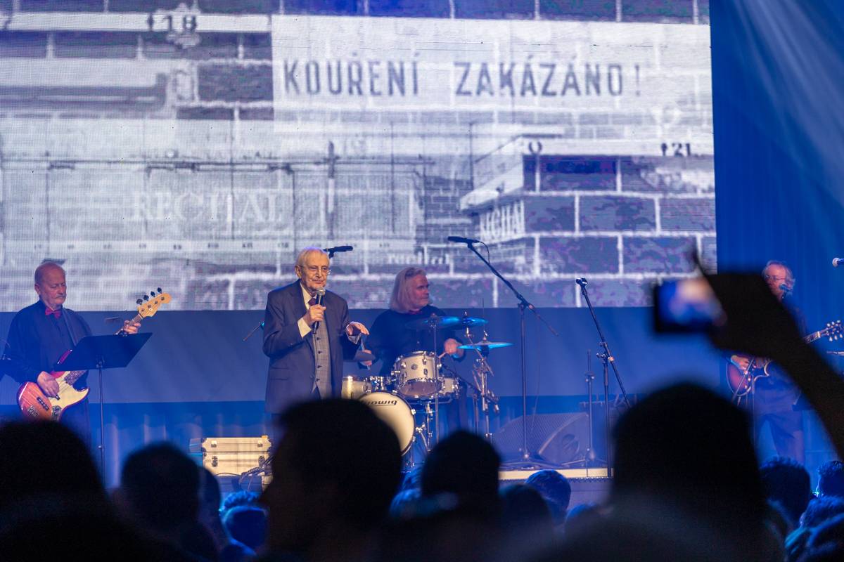 Jiří Suchý převzal na Žebříku speciální cenu a zaskvěl se exkluzivním vystoupením