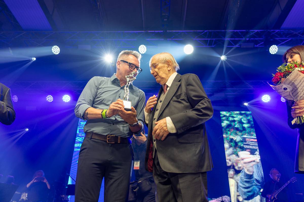 Jiří Suchý převzal na Žebříku speciální cenu a zaskvěl se exkluzivním vystoupením