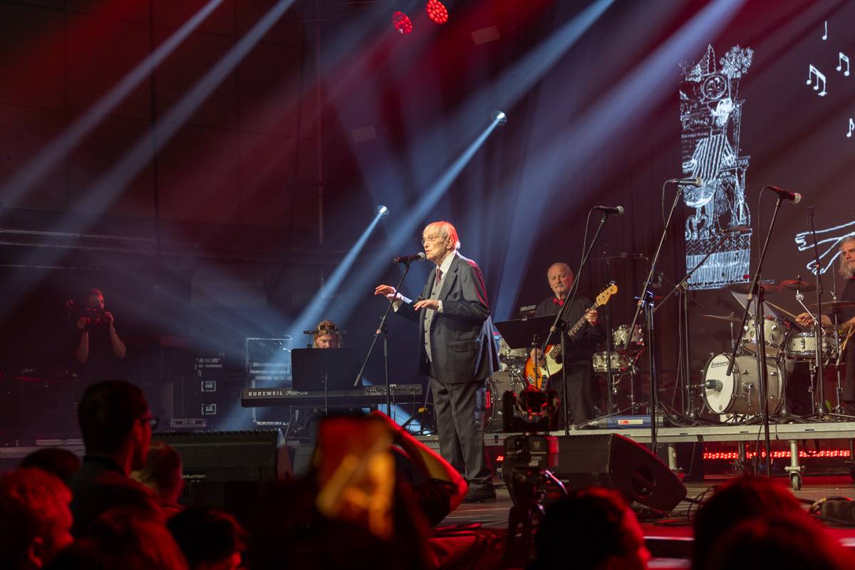 Jiří Suchý převzal na Žebříku speciální cenu a zaskvěl se exkluzivním vystoupením