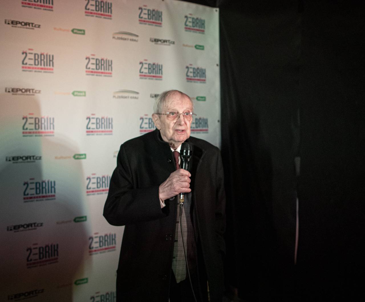 Za oponou. Co se dělo v zákulisí Žebříku?