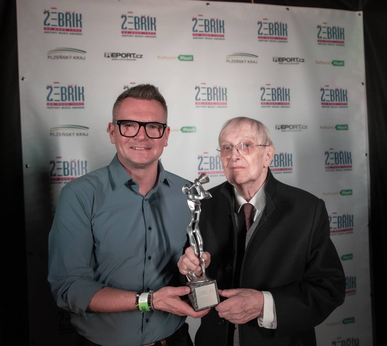 Za oponou. Co se dělo v zákulisí Žebříku?