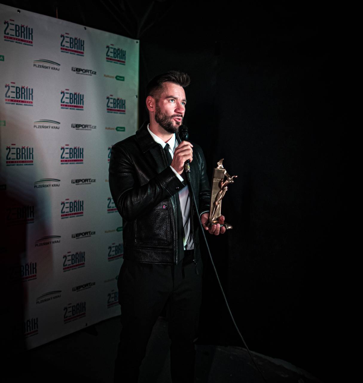 Za oponou. Co se dělo v zákulisí Žebříku?