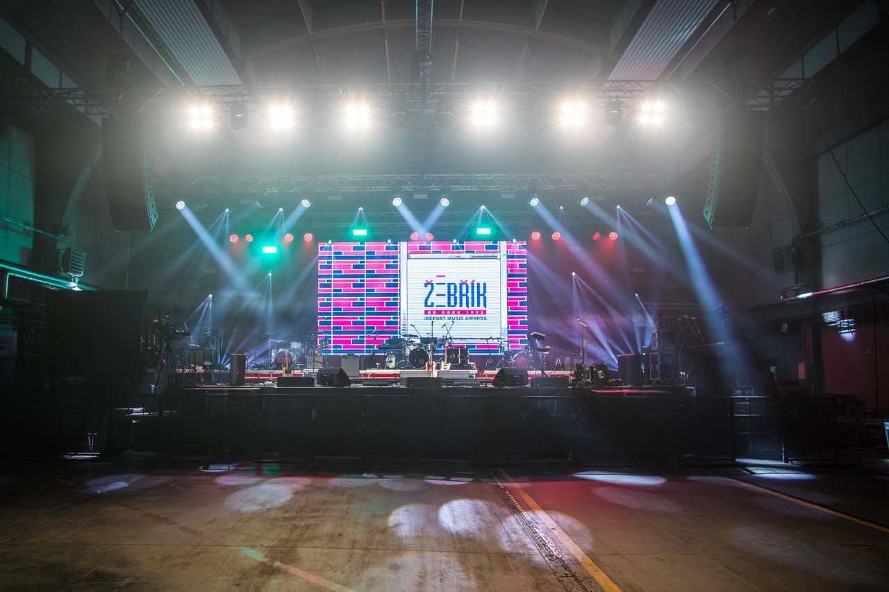 Za oponou. Co se dělo v zákulisí Žebříku?