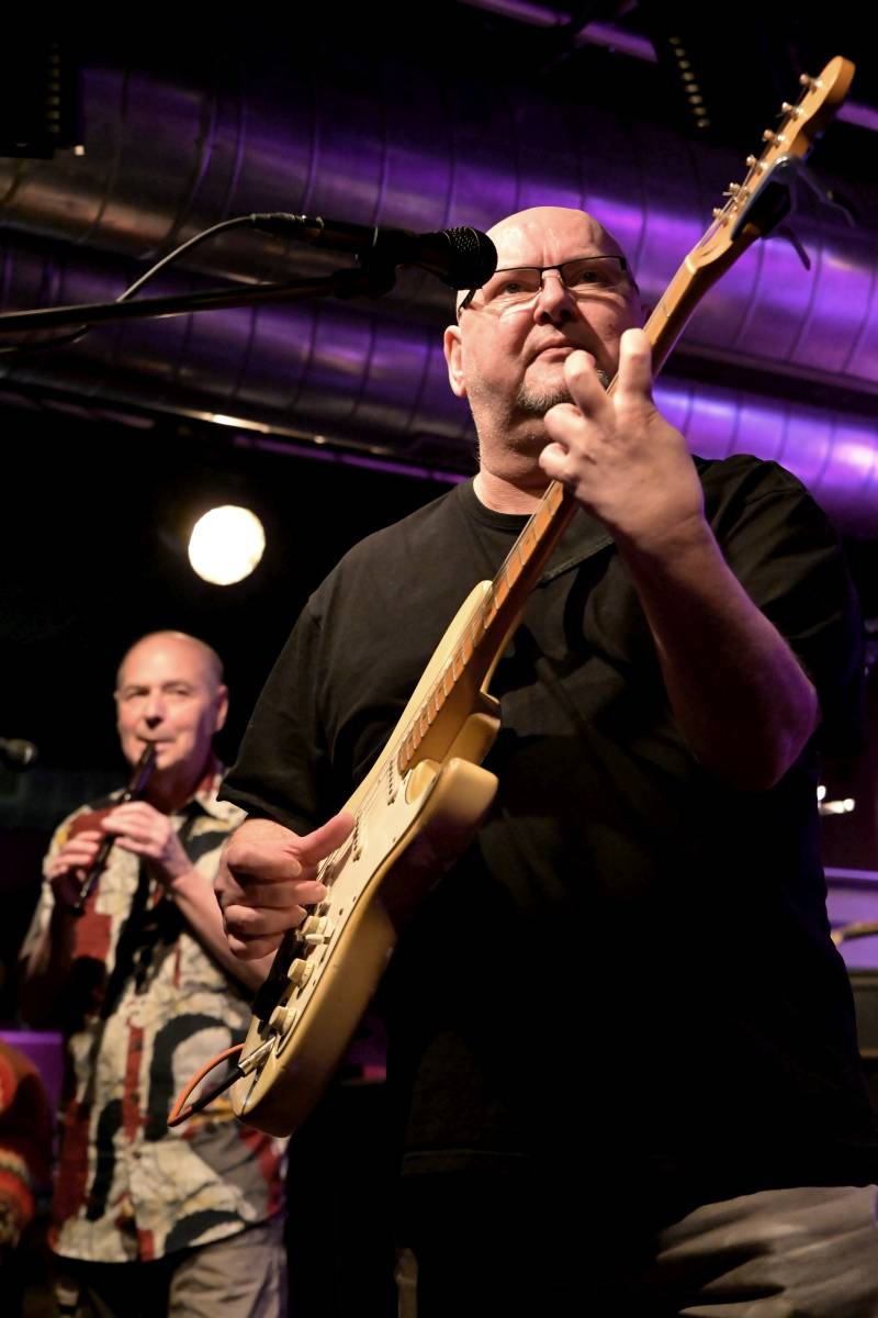 Prahou zněly hity Buty, kapela třikrát vyprodala Jazz Dock