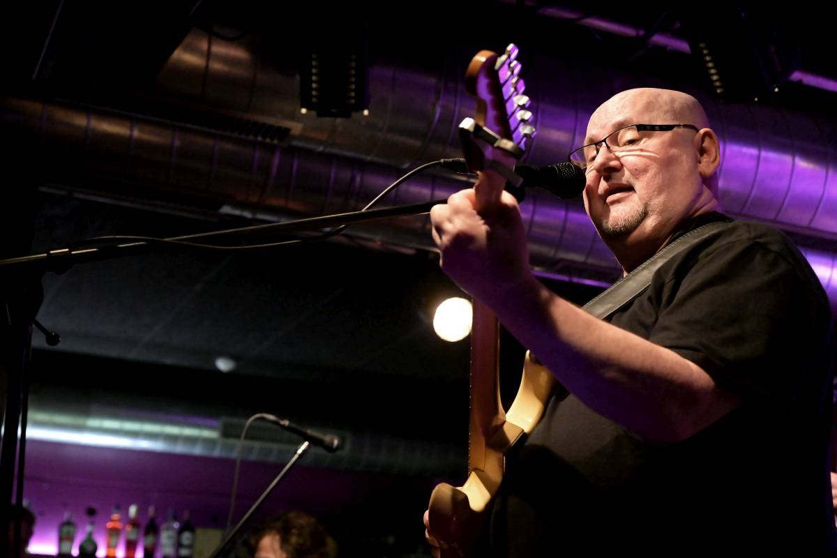 Prahou zněly hity Buty, kapela třikrát vyprodala Jazz Dock