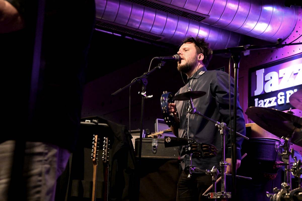 Prahou zněly hity Buty, kapela třikrát vyprodala Jazz Dock