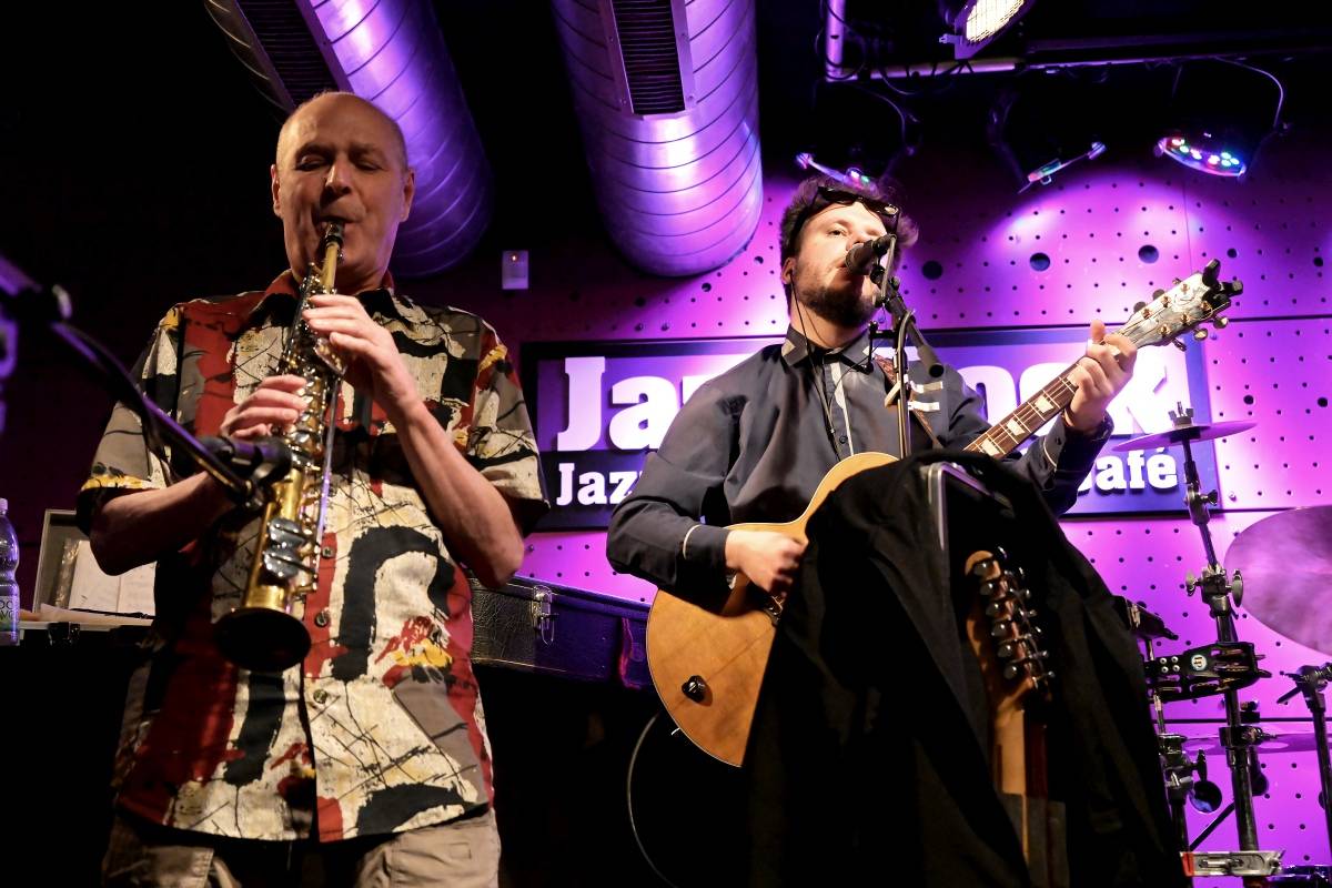 Prahou zněly hity Buty, kapela třikrát vyprodala Jazz Dock