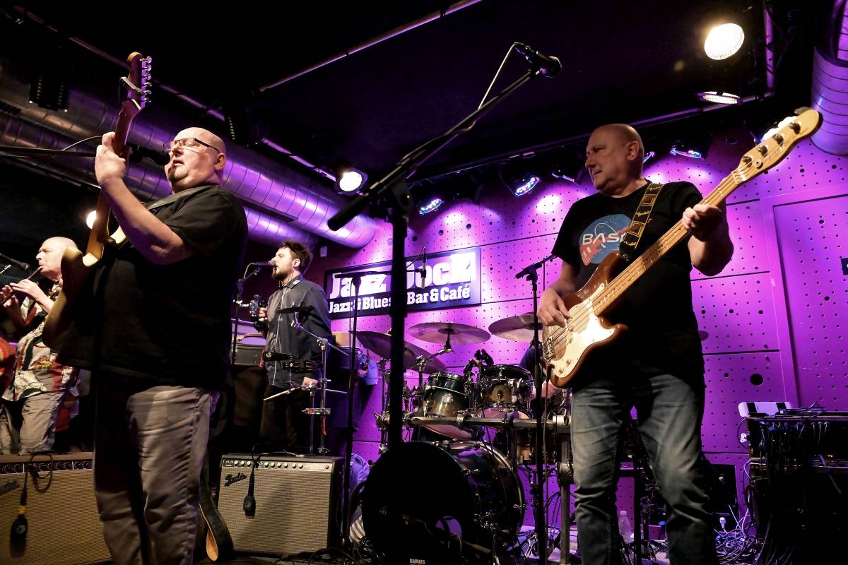 Prahou zněly hity Buty, kapela třikrát vyprodala Jazz Dock