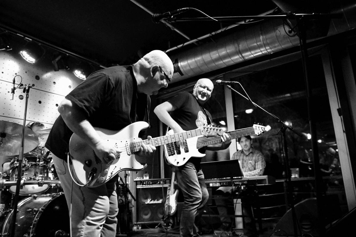 Prahou zněly hity Buty, kapela třikrát vyprodala Jazz Dock