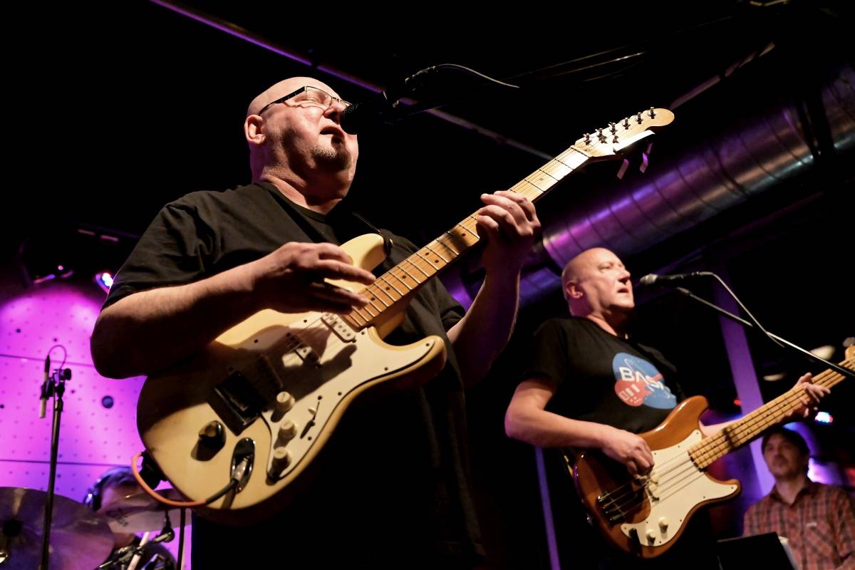 Prahou zněly hity Buty, kapela třikrát vyprodala Jazz Dock