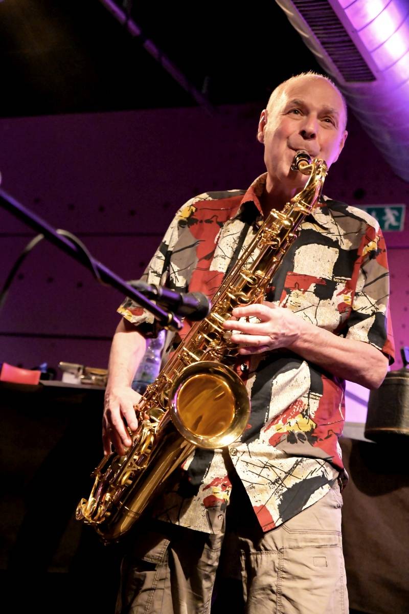 Prahou zněly hity Buty, kapela třikrát vyprodala Jazz Dock