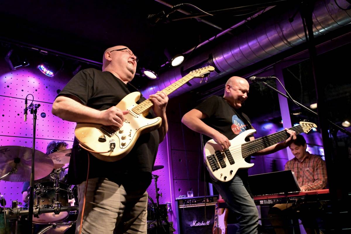 Prahou zněly hity Buty, kapela třikrát vyprodala Jazz Dock