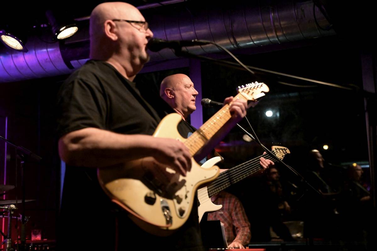 Prahou zněly hity Buty, kapela třikrát vyprodala Jazz Dock