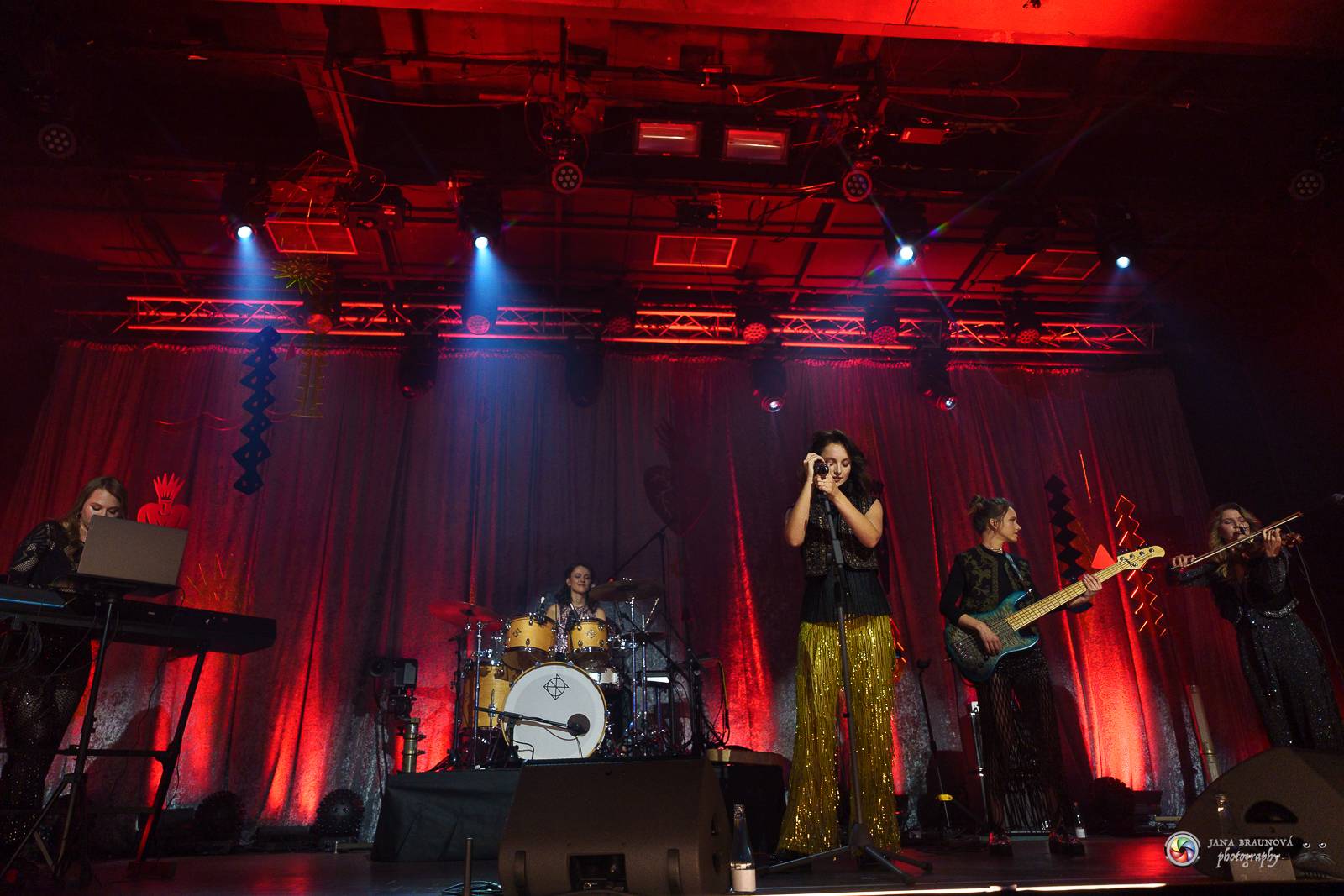 Vesna okouzlila pražskou Roxy, klub zcela vyprodala