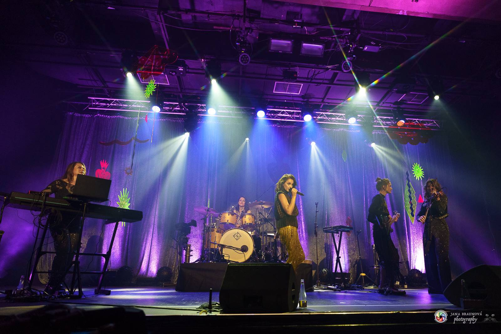 Vesna okouzlila pražskou Roxy, klub zcela vyprodala