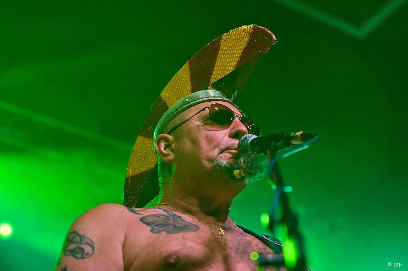 Známka punku v Šeříkovce. Visací zámek předcvičoval v Plzni spartakiádu