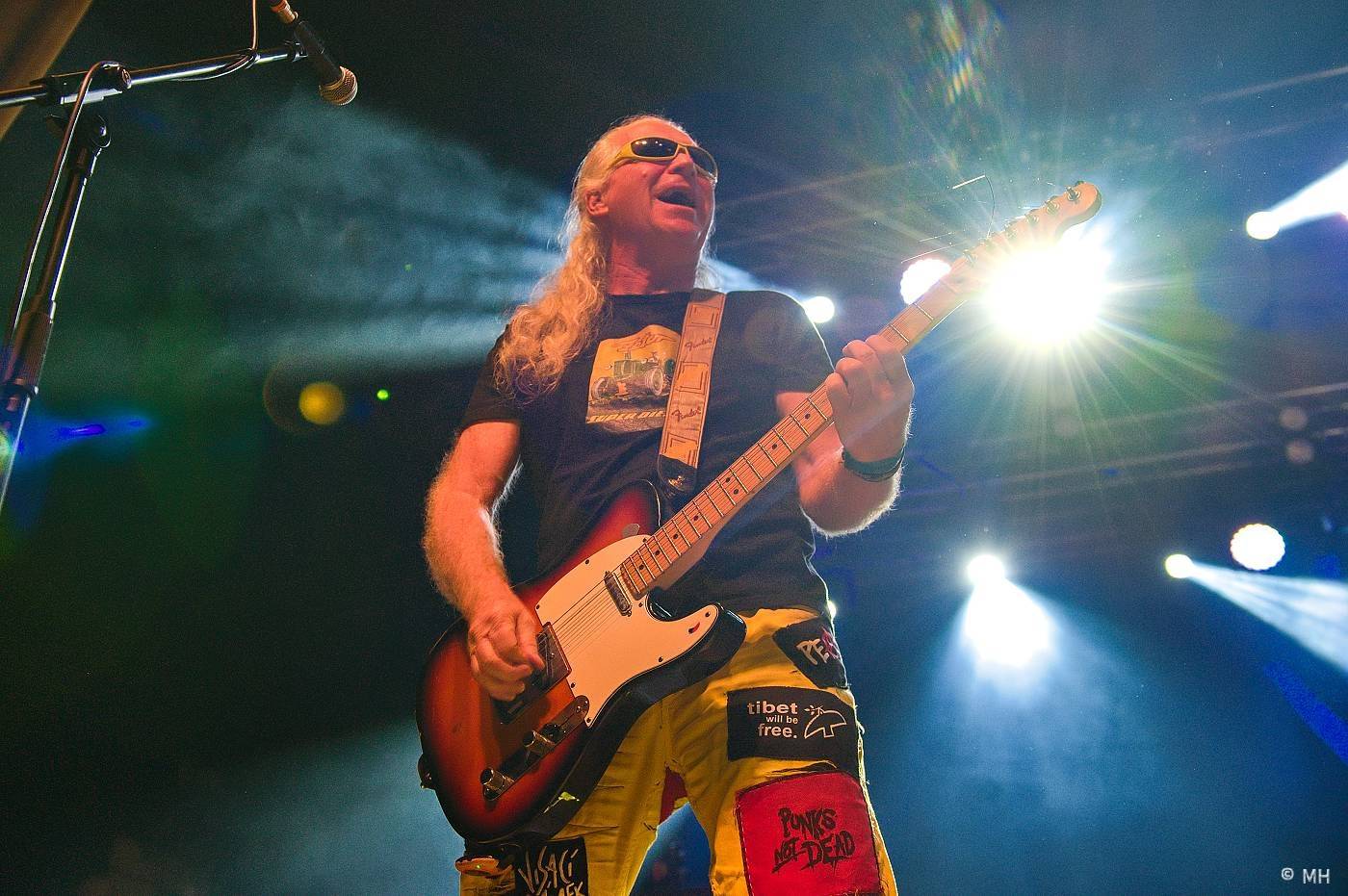 Známka punku v Šeříkovce. Visací zámek předcvičoval v Plzni spartakiádu