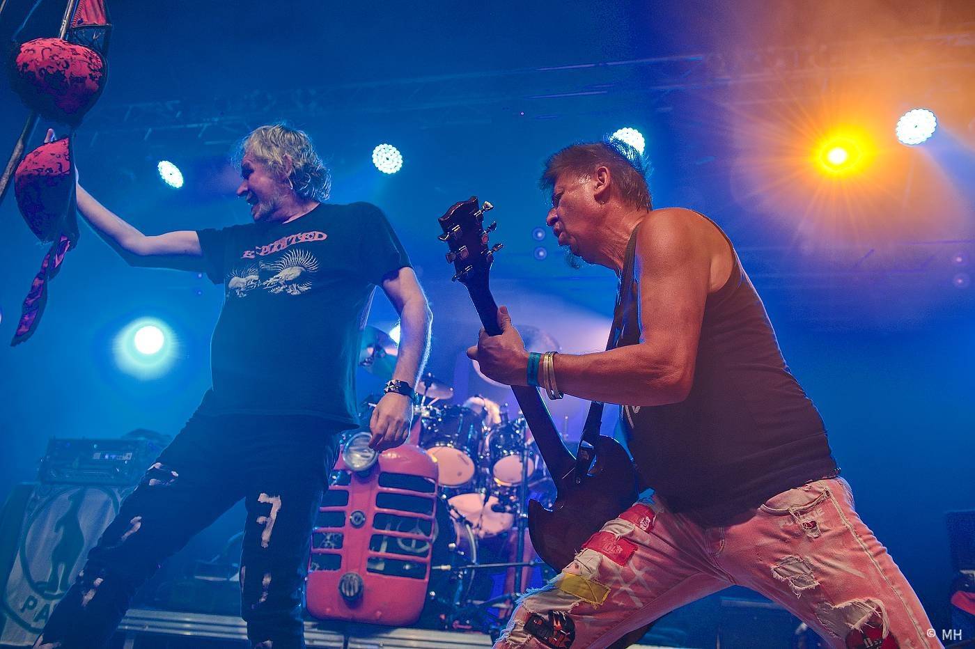 Známka punku v Šeříkovce. Visací zámek předcvičoval v Plzni spartakiádu