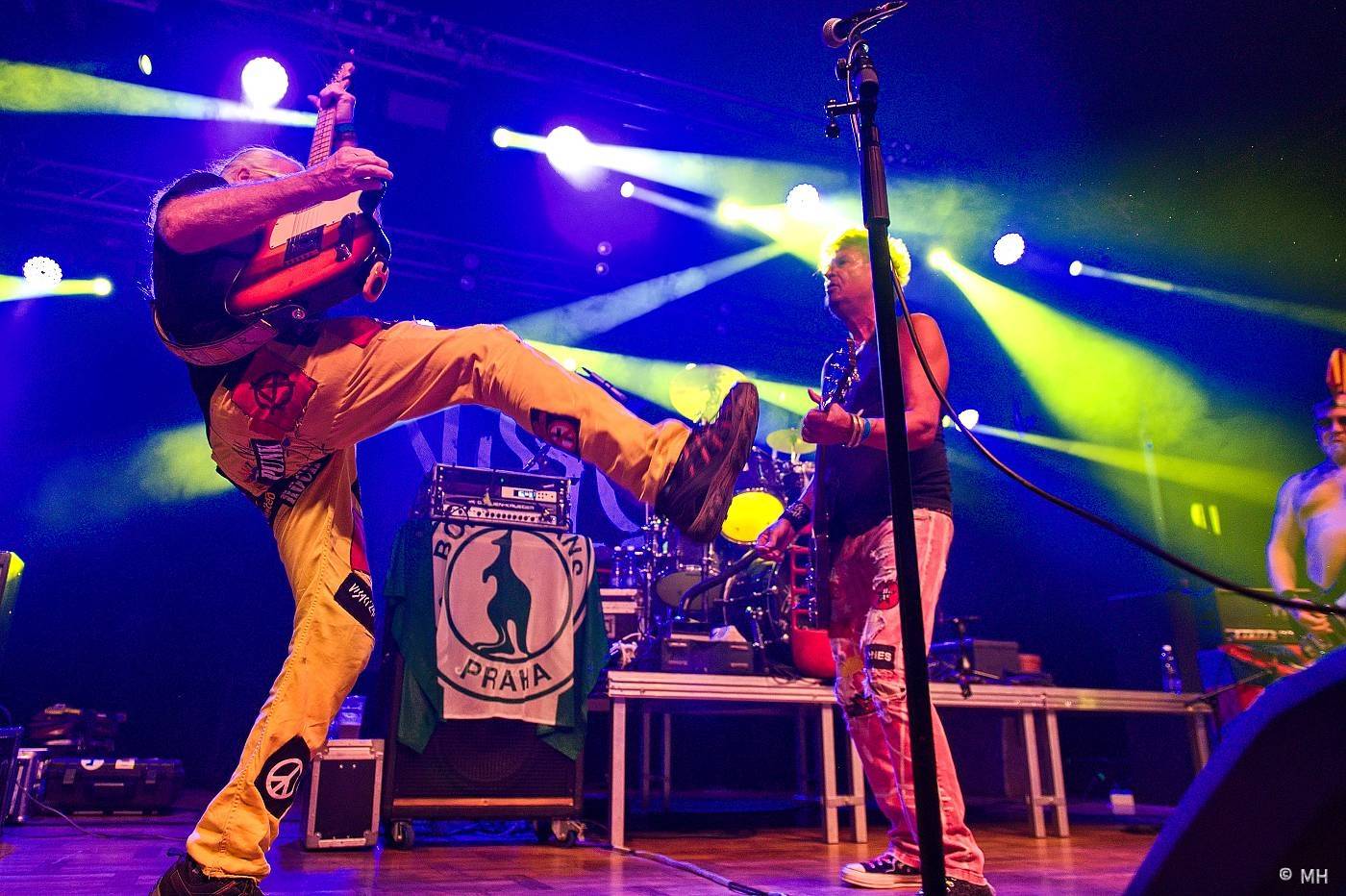 Známka punku v Šeříkovce. Visací zámek předcvičoval v Plzni spartakiádu