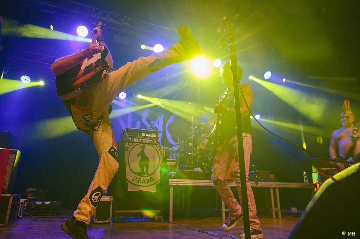 Známka punku v Šeříkovce. Visací zámek předcvičoval v Plzni spartakiádu