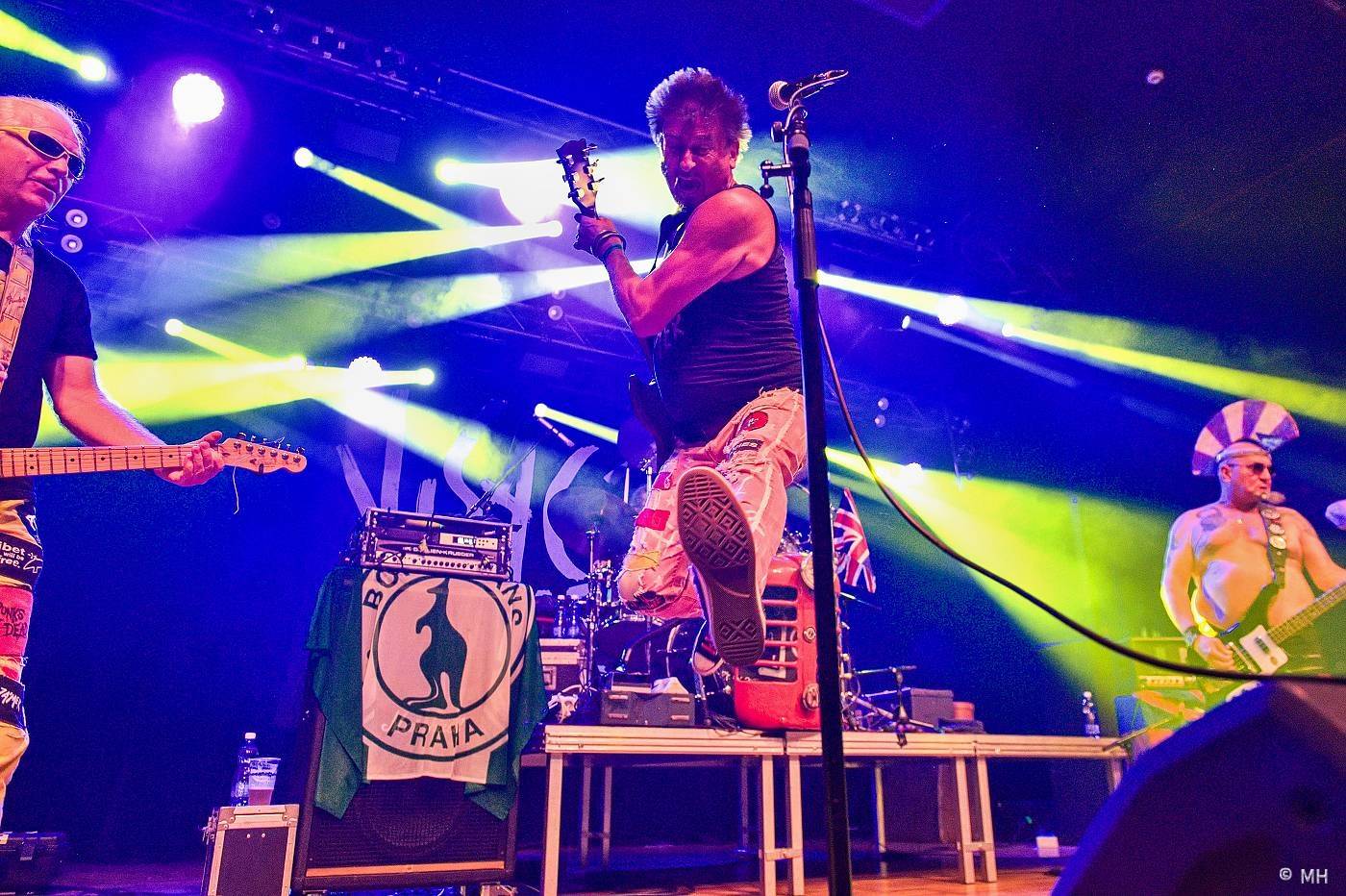 Známka punku v Šeříkovce. Visací zámek předcvičoval v Plzni spartakiádu