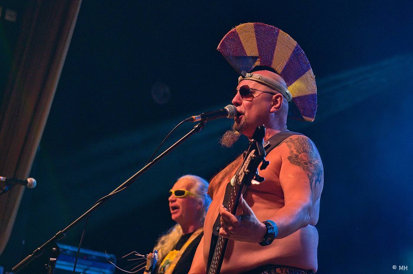 Známka punku v Šeříkovce. Visací zámek předcvičoval v Plzni spartakiádu