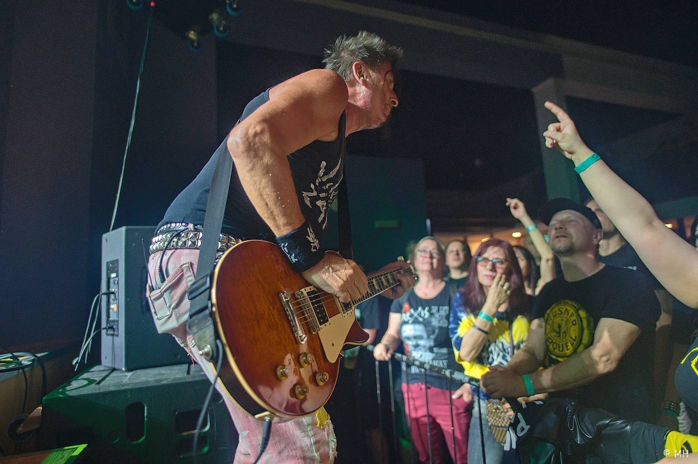 Známka punku v Šeříkovce. Visací zámek předcvičoval v Plzni spartakiádu