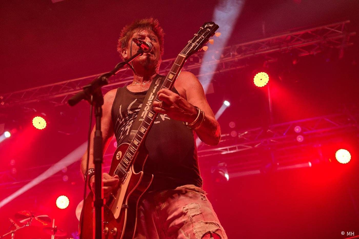 Známka punku v Šeříkovce. Visací zámek předcvičoval v Plzni spartakiádu