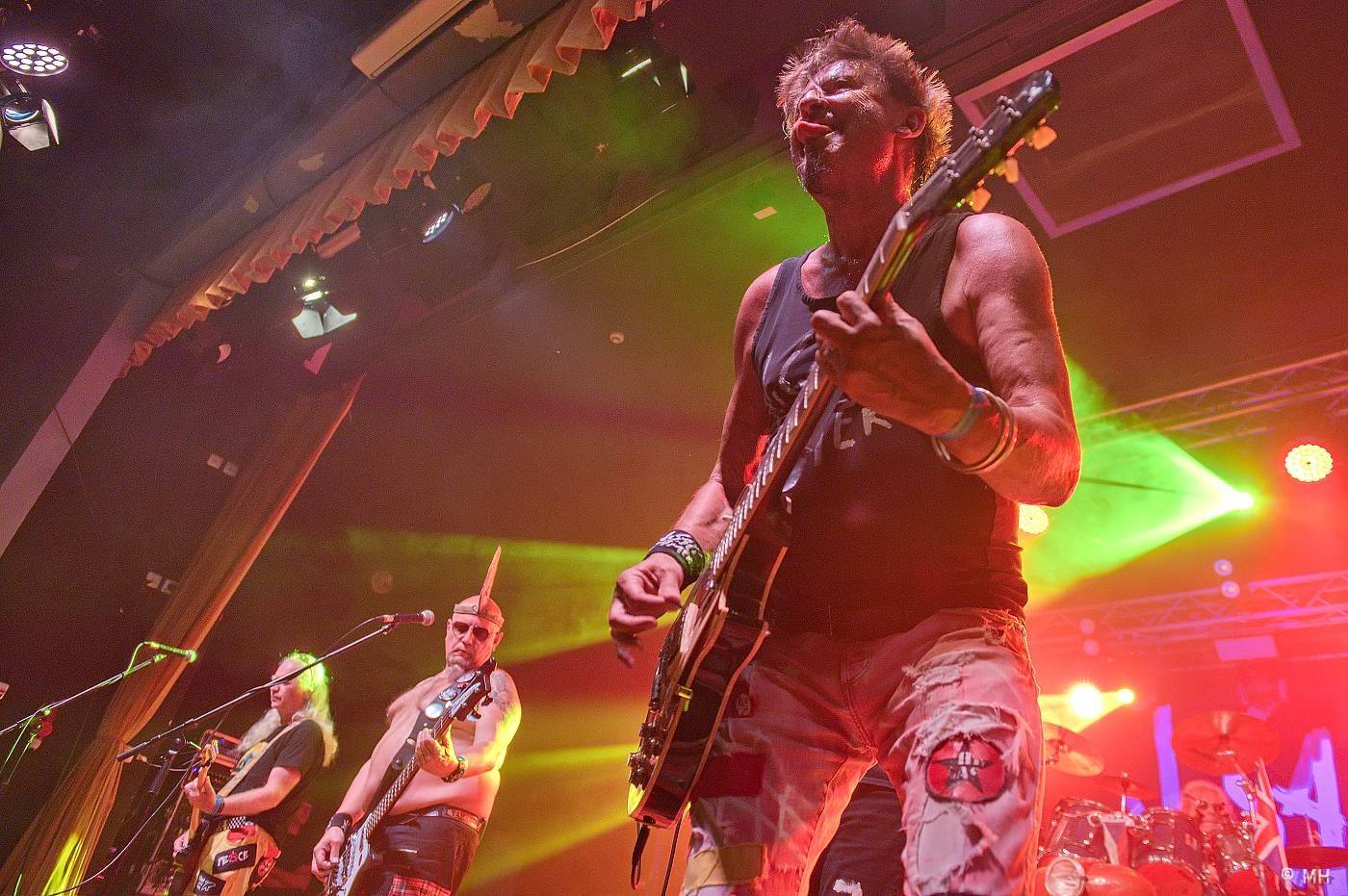 Známka punku v Šeříkovce. Visací zámek předcvičoval v Plzni spartakiádu