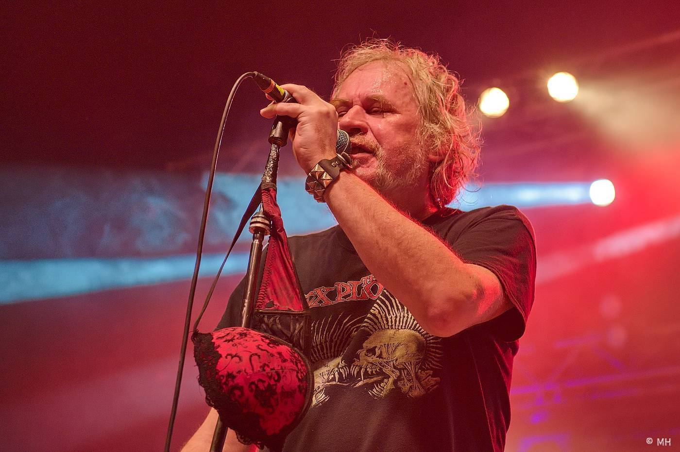 Známka punku v Šeříkovce. Visací zámek předcvičoval v Plzni spartakiádu