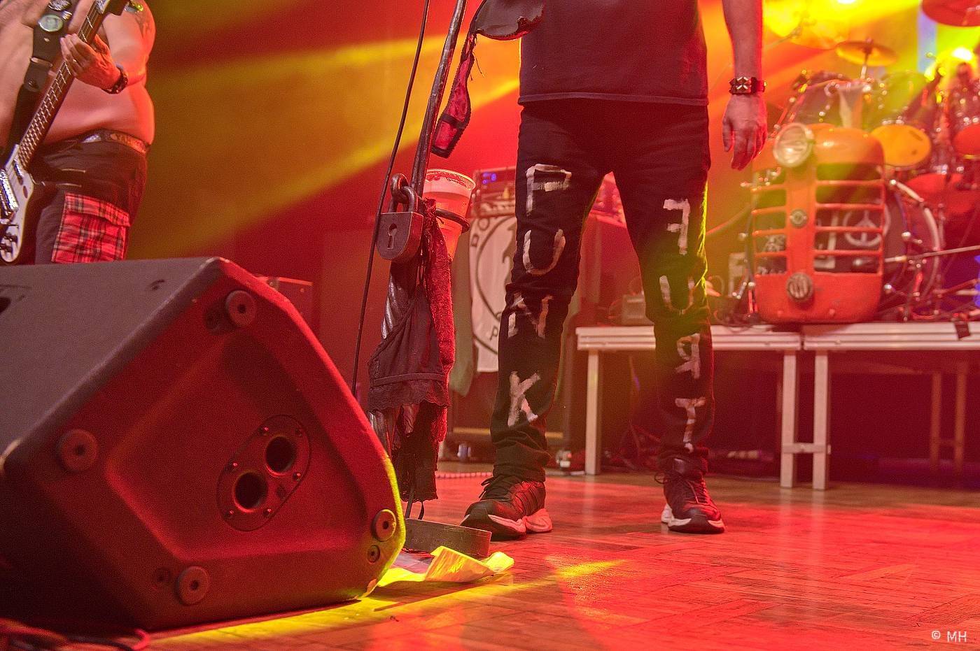 Známka punku v Šeříkovce. Visací zámek předcvičoval v Plzni spartakiádu