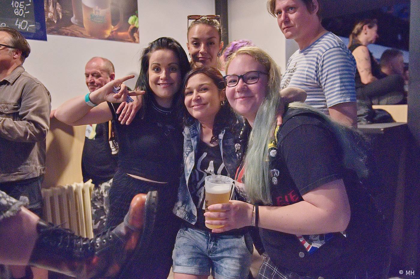 Známka punku v Šeříkovce. Visací zámek předcvičoval v Plzni spartakiádu