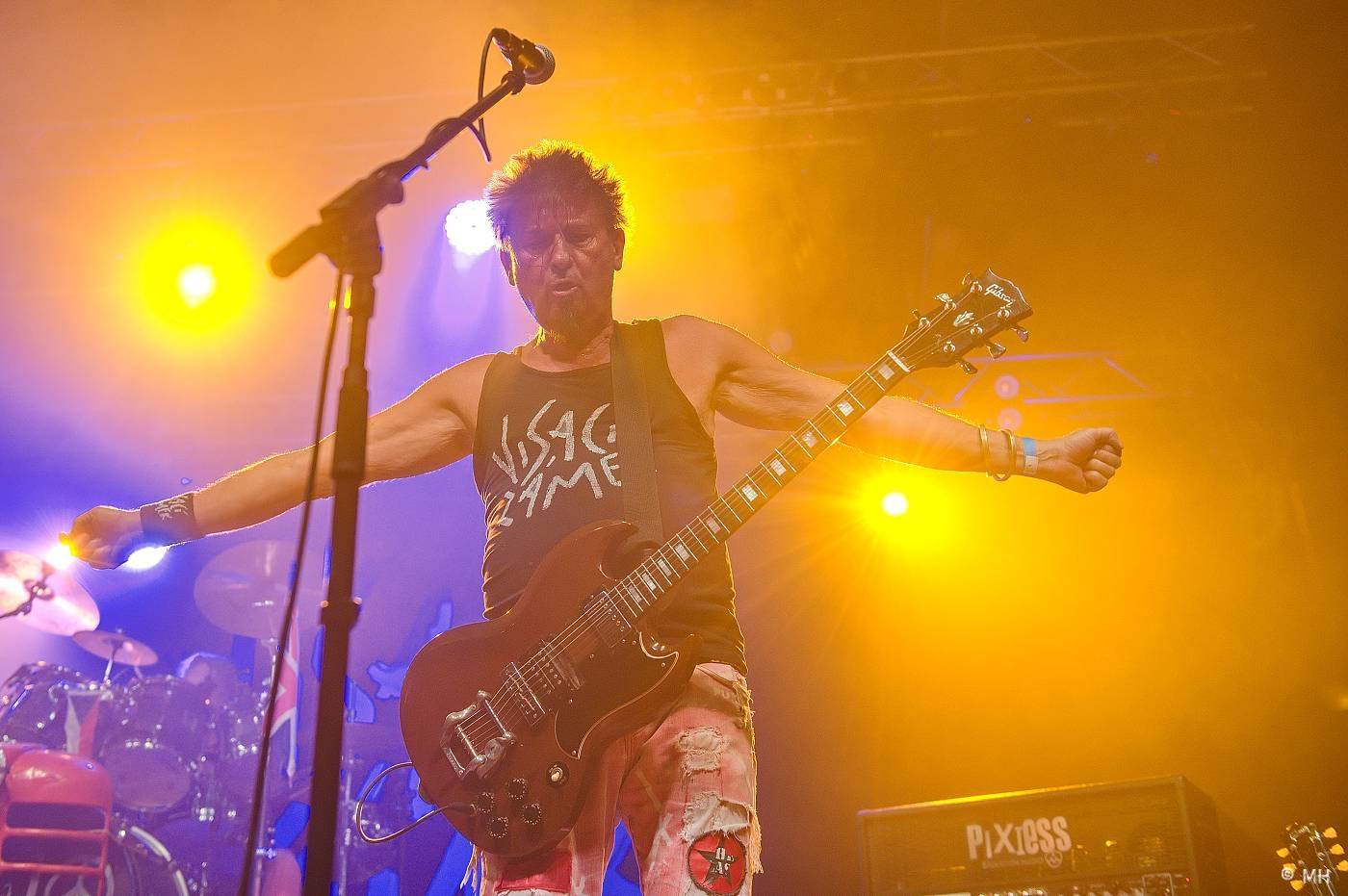 Známka punku v Šeříkovce. Visací zámek předcvičoval v Plzni spartakiádu