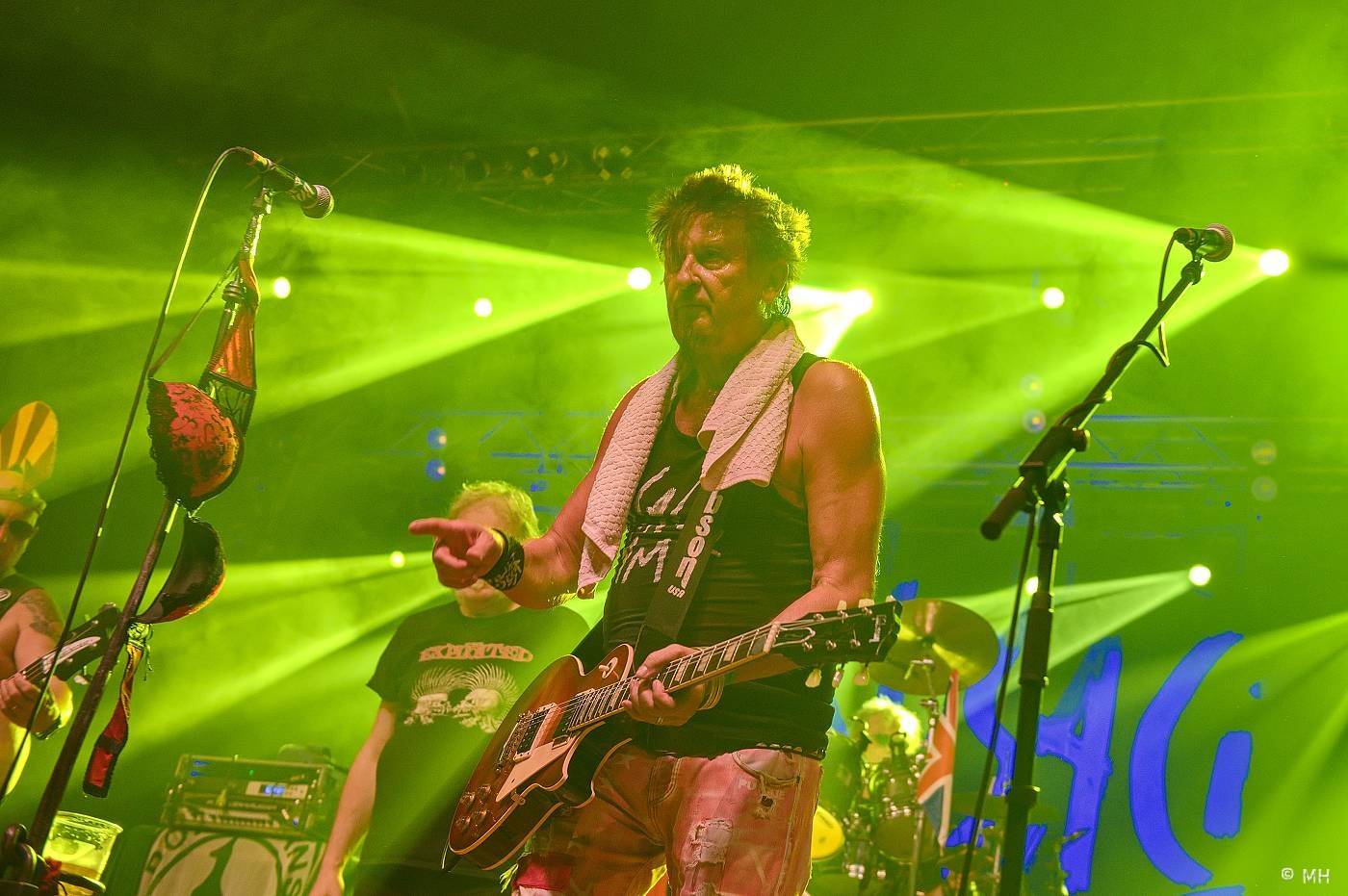 Známka punku v Šeříkovce. Visací zámek předcvičoval v Plzni spartakiádu