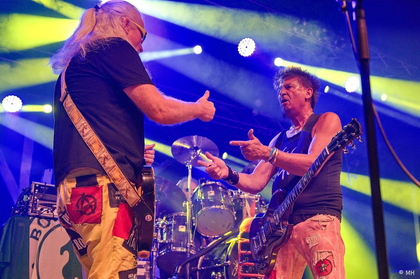 Známka punku v Šeříkovce. Visací zámek předcvičoval v Plzni spartakiádu