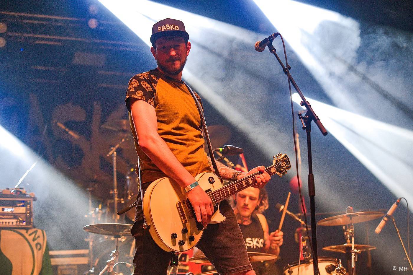 Známka punku v Šeříkovce. Visací zámek předcvičoval v Plzni spartakiádu