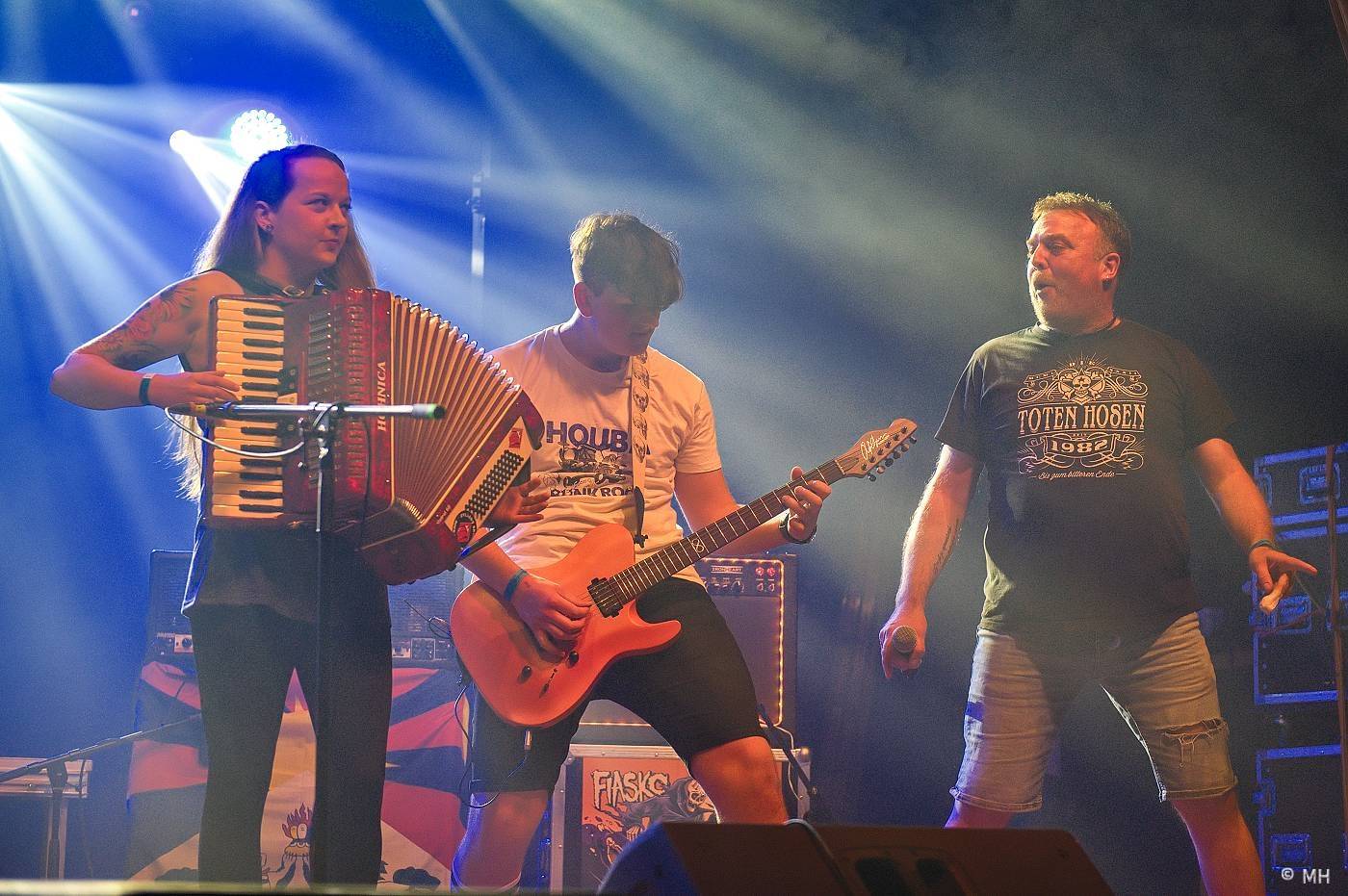 Známka punku v Šeříkovce. Visací zámek předcvičoval v Plzni spartakiádu