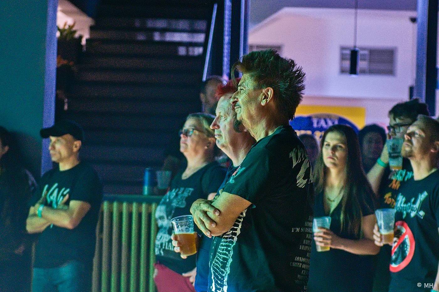 Známka punku v Šeříkovce. Visací zámek předcvičoval v Plzni spartakiádu